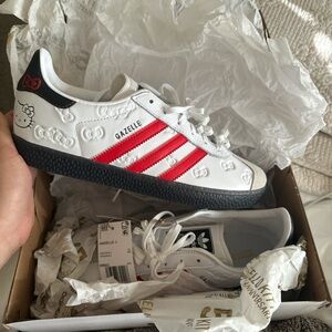 HELLO KITTY ADIDAS SNEAKERS